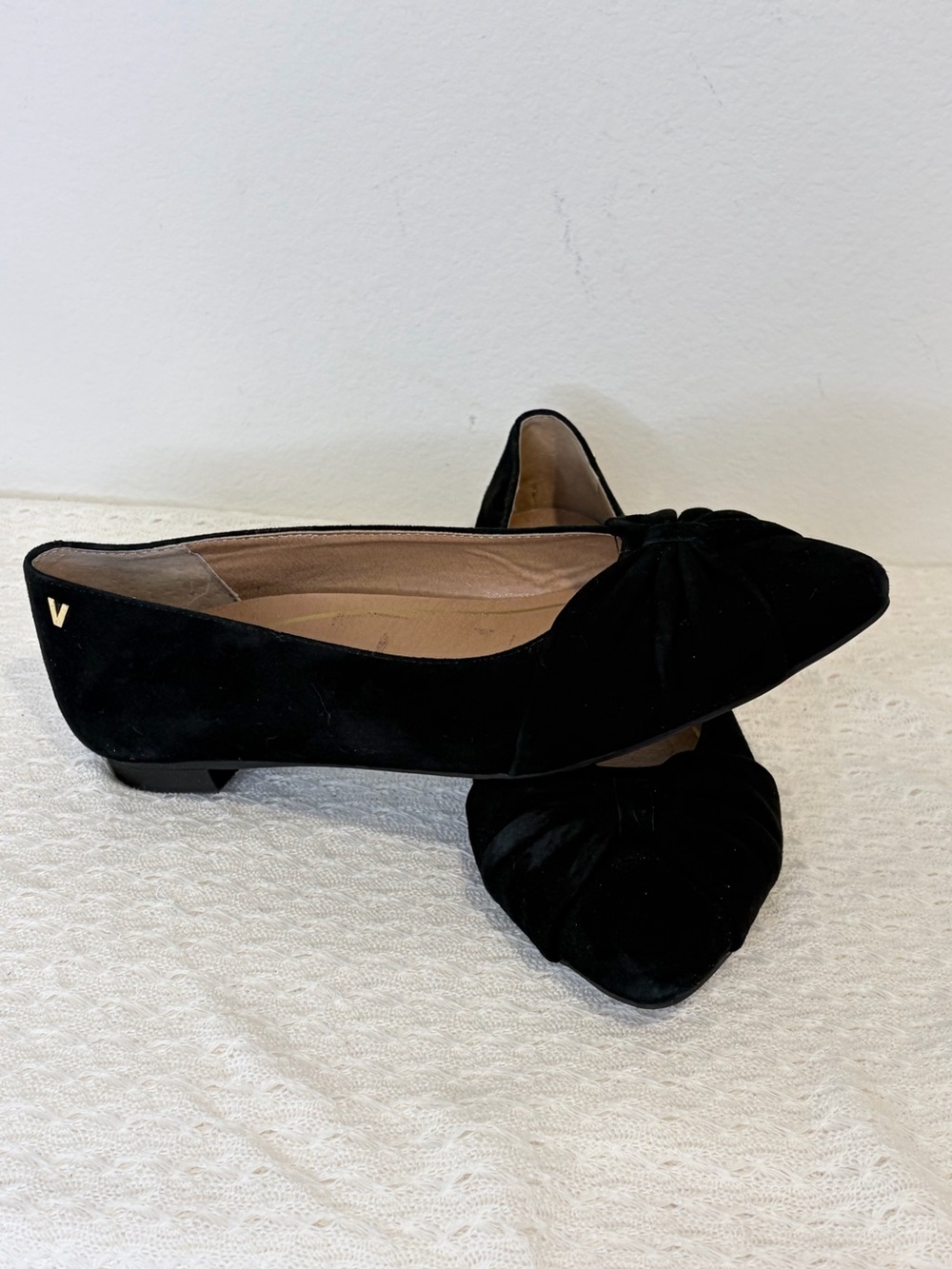 Vesitair Black Velvet Knot Flats Size 6